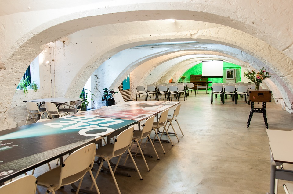 In de ruimte flexwerkplek